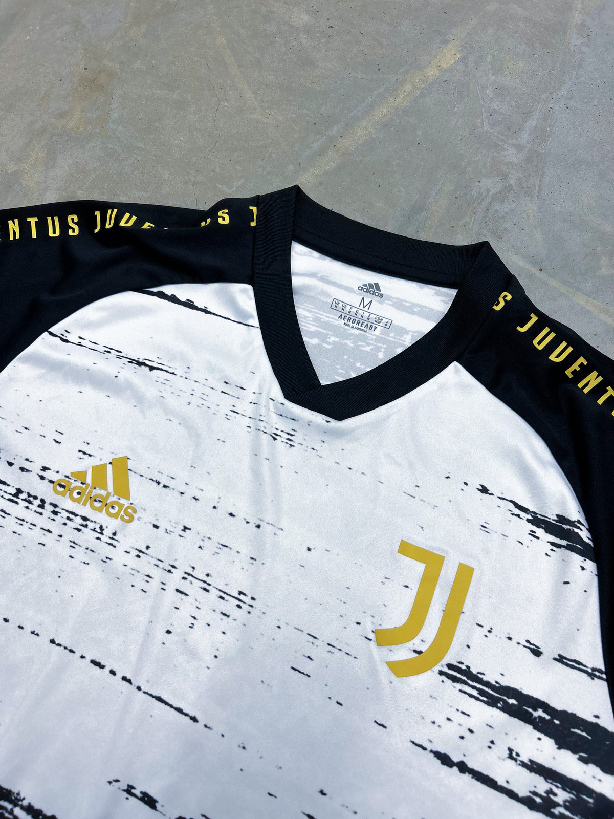 Vintage Adidas x Juvetus Turin Shirt | M