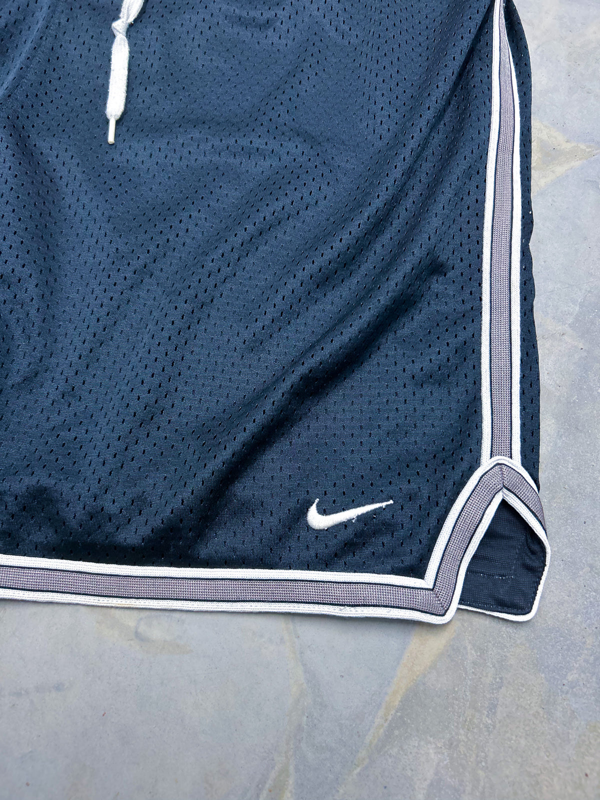 Nike Vintage Basketball Shorts | M
