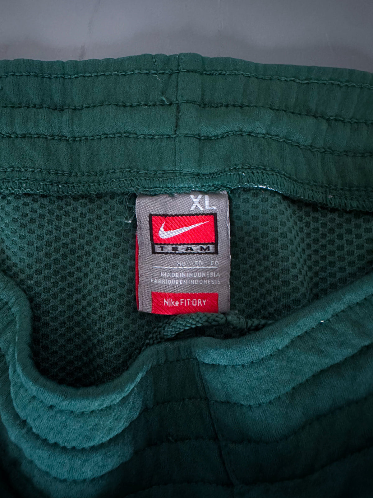Nike Vintage Trackpants | XL