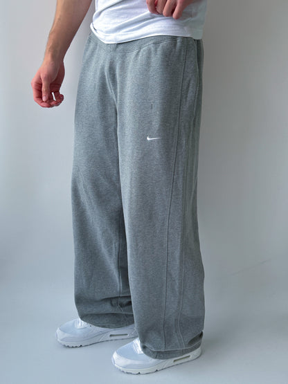 Nike Vintage *PREMIUM* Open Leg Sweatpants | S