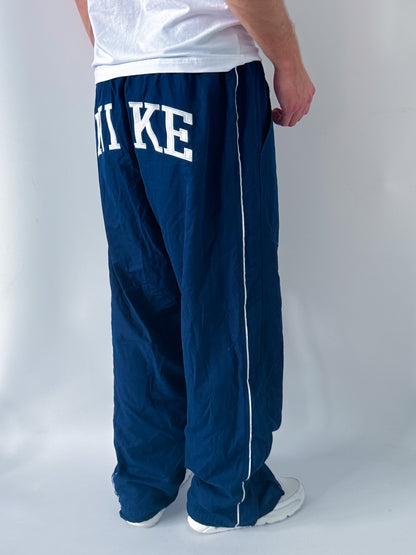 Nike Vintage *SPELLOUT* Trackpants | L