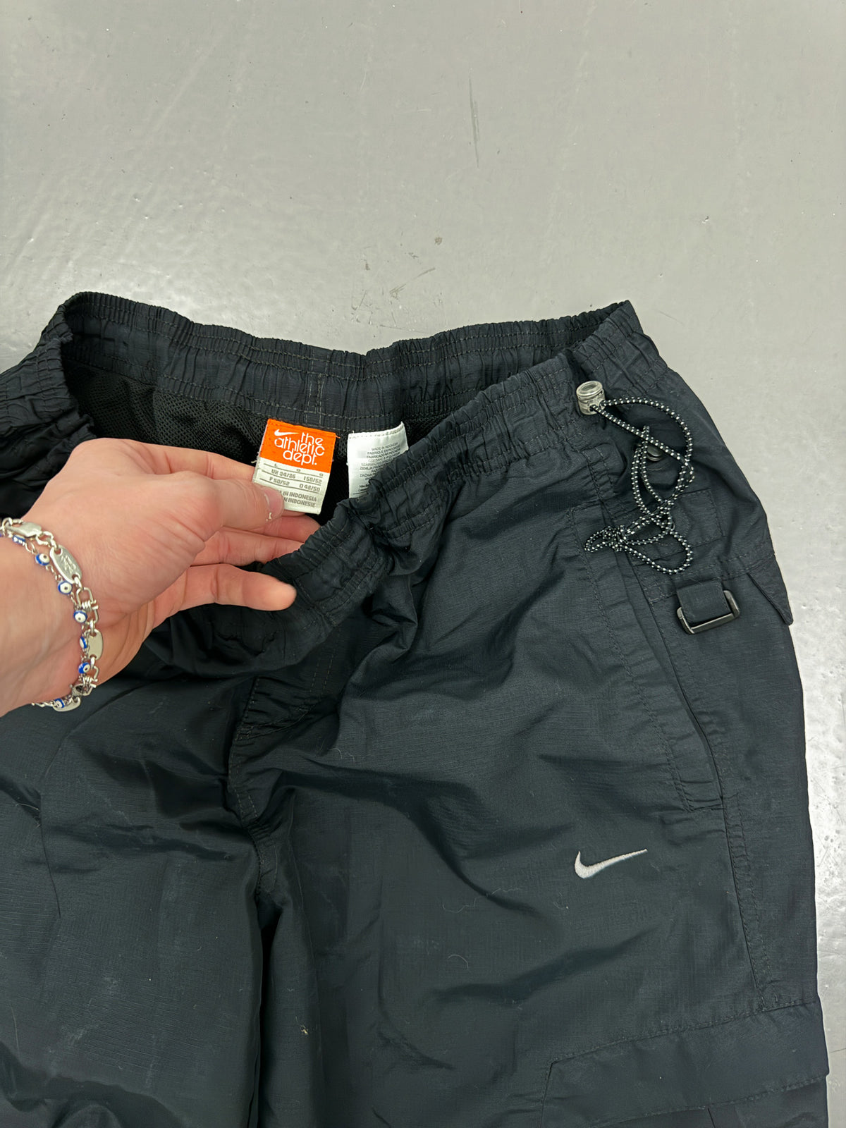 Nike Air Vintage Cargo Trackpants | L